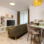 2 Bedroom Dzhendem Tepe 2 Parking Spots In Next To Mu شقة *