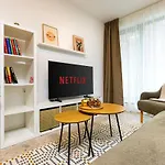 2 Bedroom Dzhendem Tepe 2 Parking Spots In Next To Mu شقة